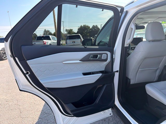 Certified 2025 Ford Explorer Platinum w/ Ultimate Package AWD/4WD image 21