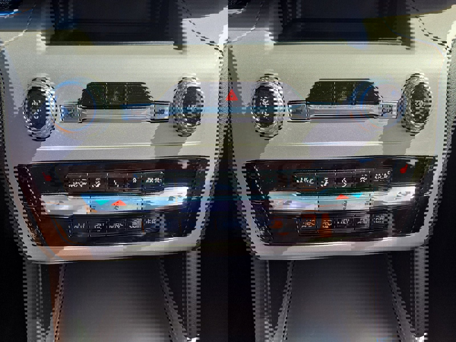 Certified 2023 Ford Explorer XLT w/ Equipment Group 202A image 20