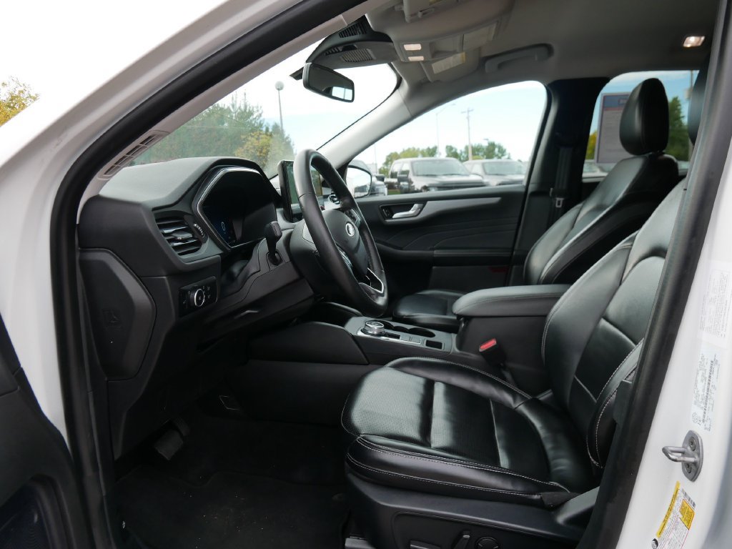 Certified 2024 Ford Escape Platinum AWD/4WD image 10