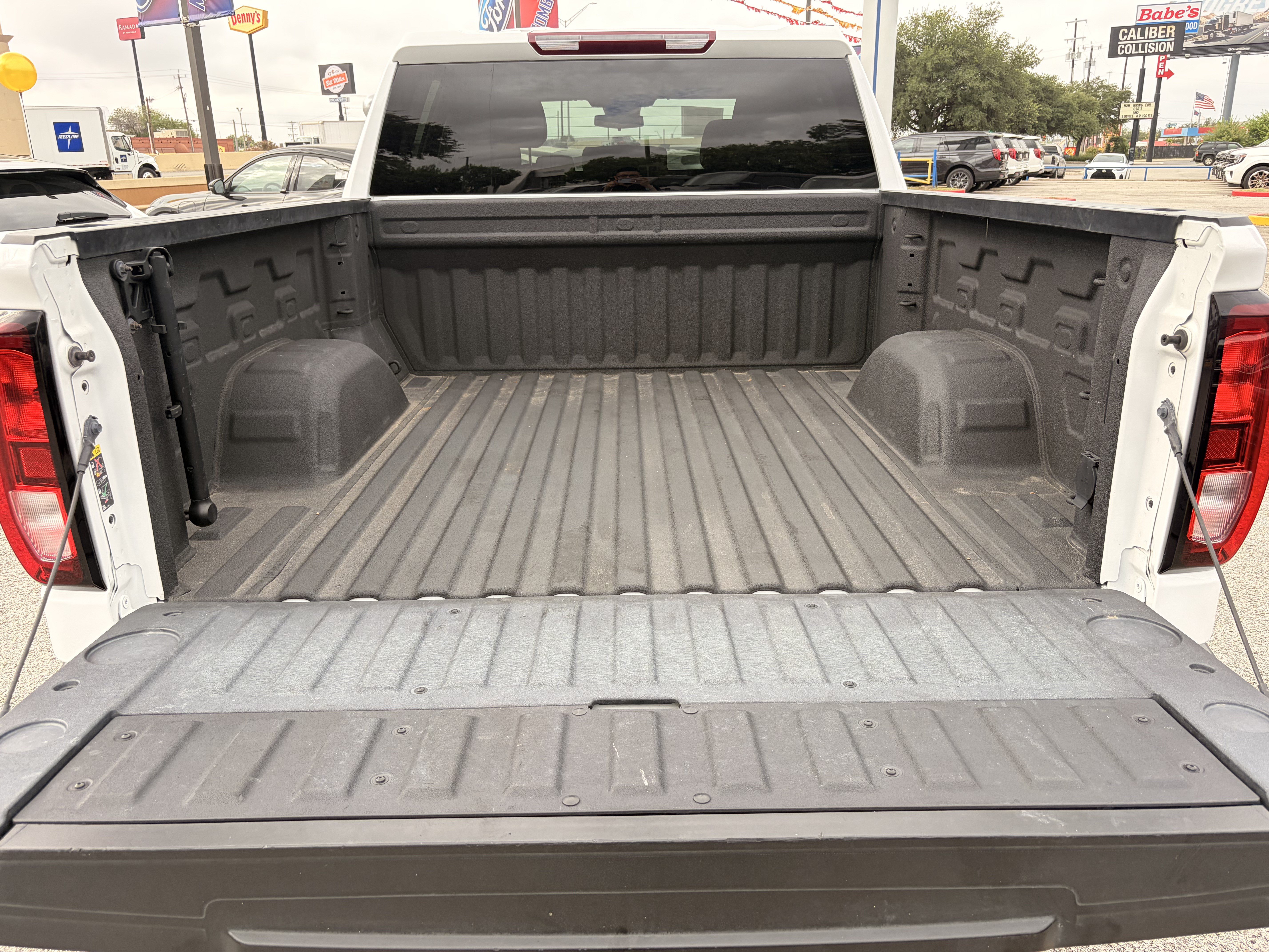 Used 2024 GMC Sierra 1500 Elevation AWD/4WD image 10