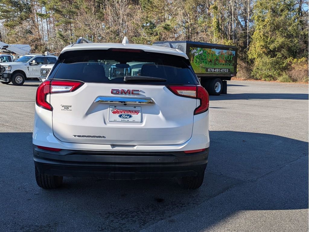Used 2022 GMC Terrain SLE w/ Driver Convenience Package image 5