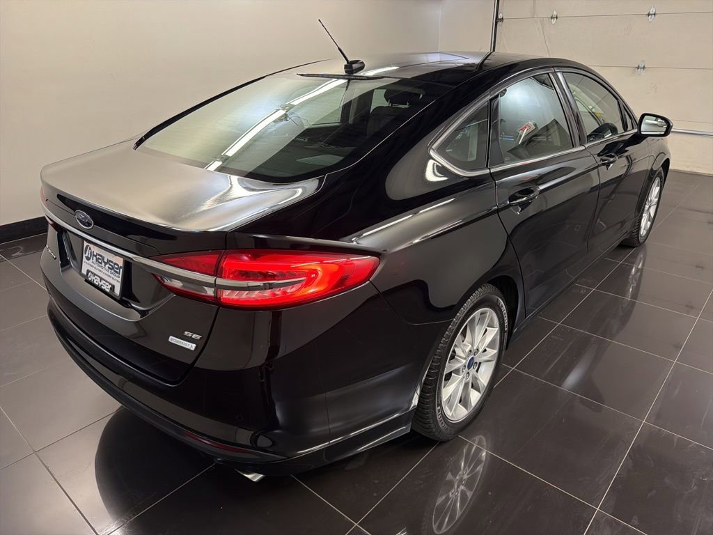 Certified 2017 Ford Fusion SE w/ Fusion SE Technology Package FWD image 6