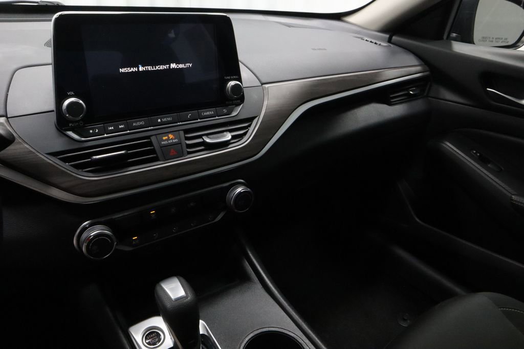 Used 2025 Nissan Altima 2.5 SV image 30