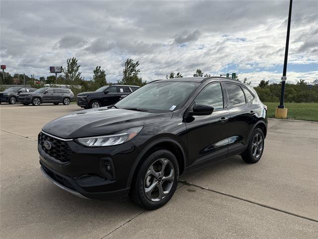 Certified 2025 Ford Escape ST-Line Select AWD/4WD image 4