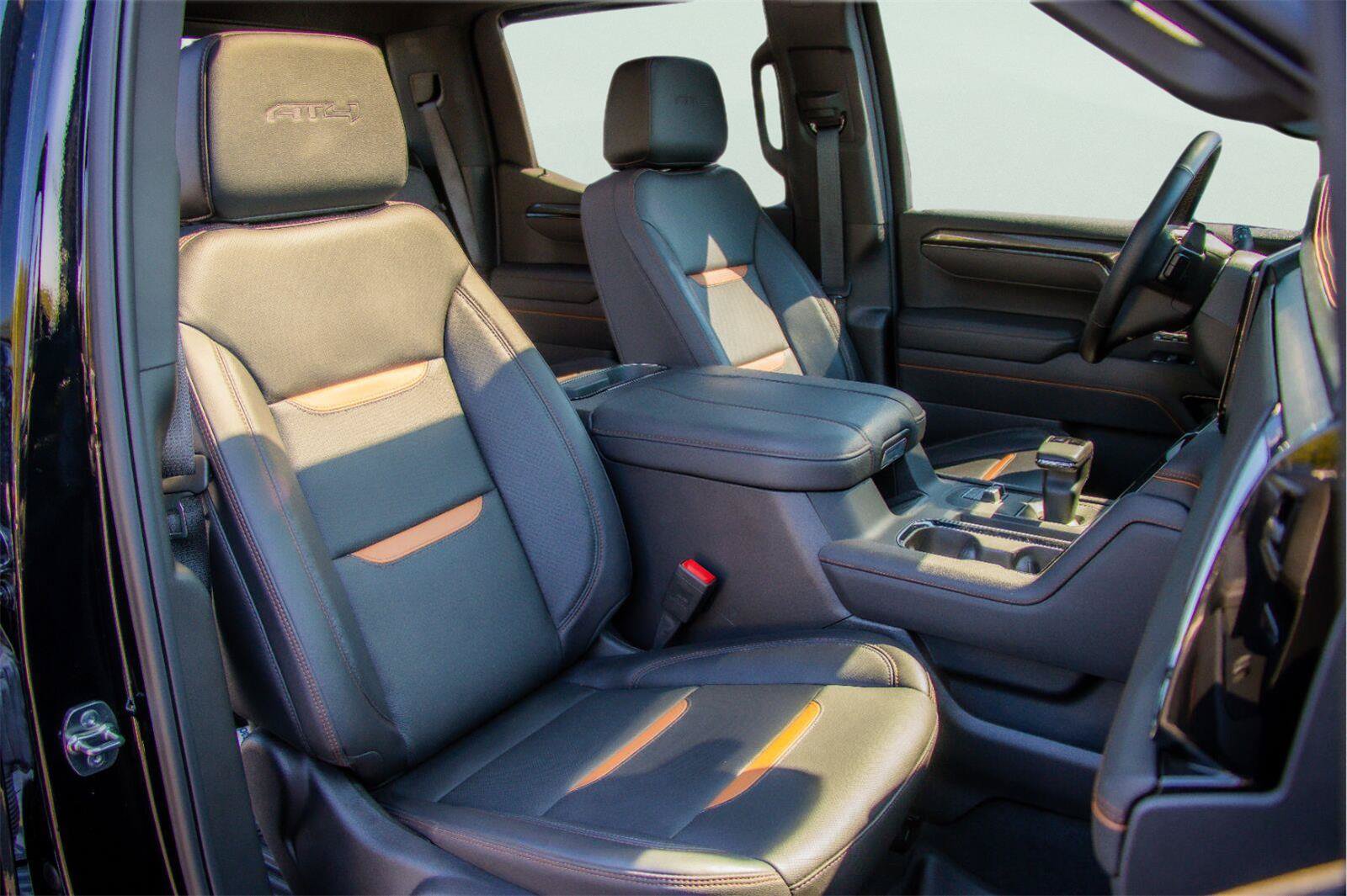 Used 2025 GMC Sierra 1500 AT4 w/ AT4 Premium Package AWD/4WD image 7