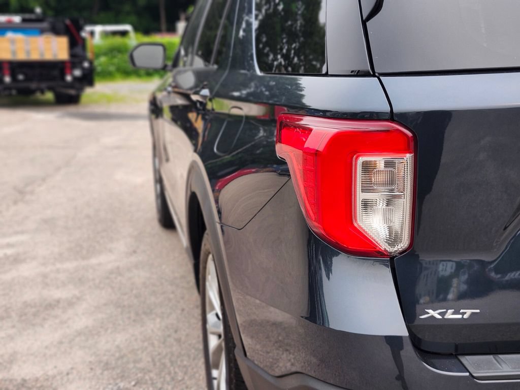 Certified 2023 Ford Explorer XLT w/ Equipment Group 202A AWD/4WD image 9