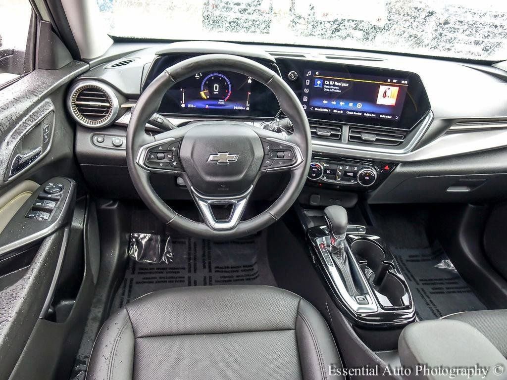 Used 2024 Chevrolet Trax ACTIV w/ Sunroof Package image 13