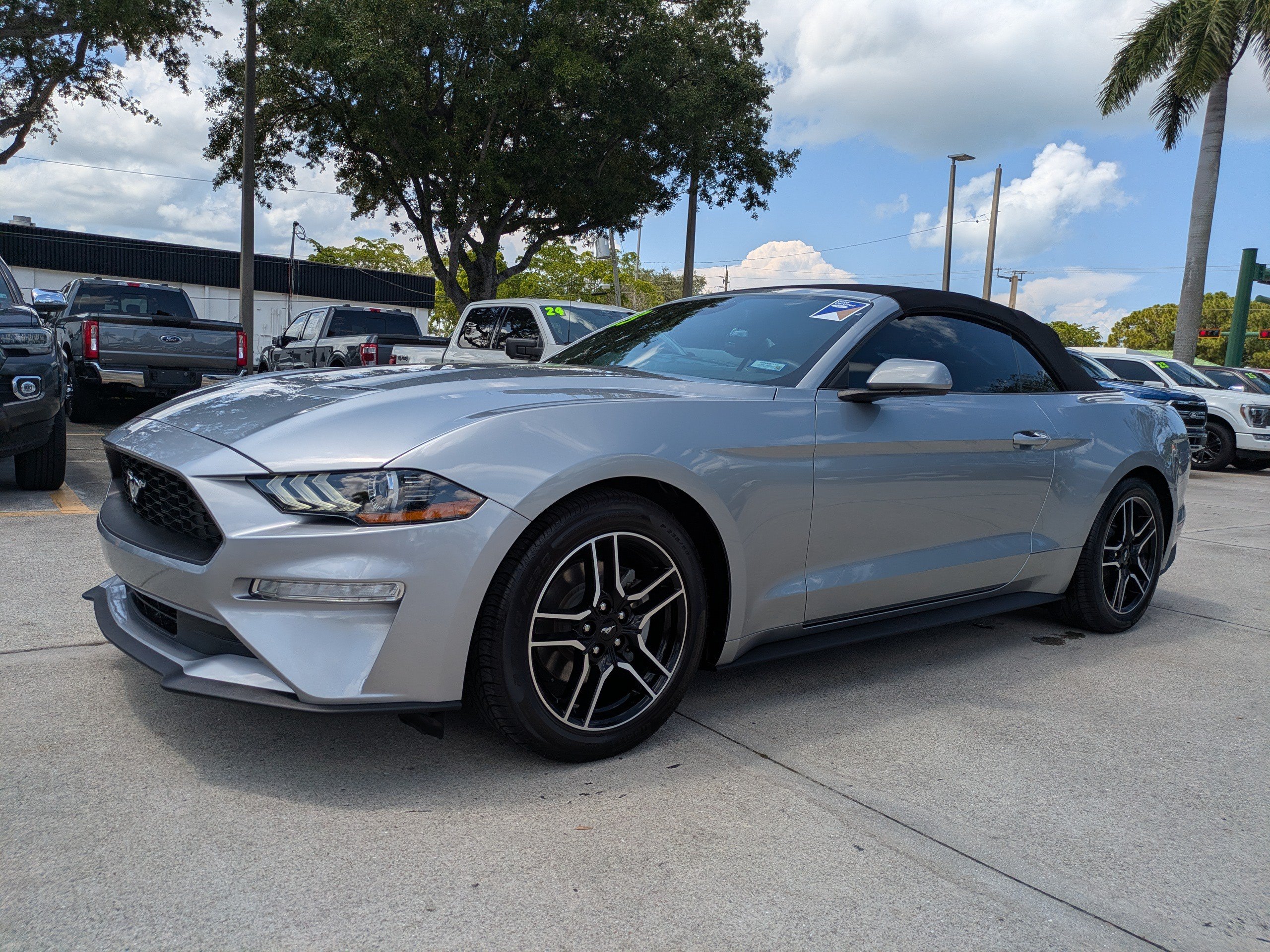 Certified 2023 Ford Mustang Convertible w/ Equipment Group 101A RWD image 7