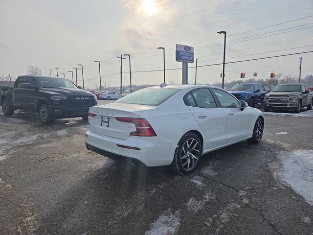 Used 2019 Volvo S60 T5 Momentum w/ Premium Package image 7
