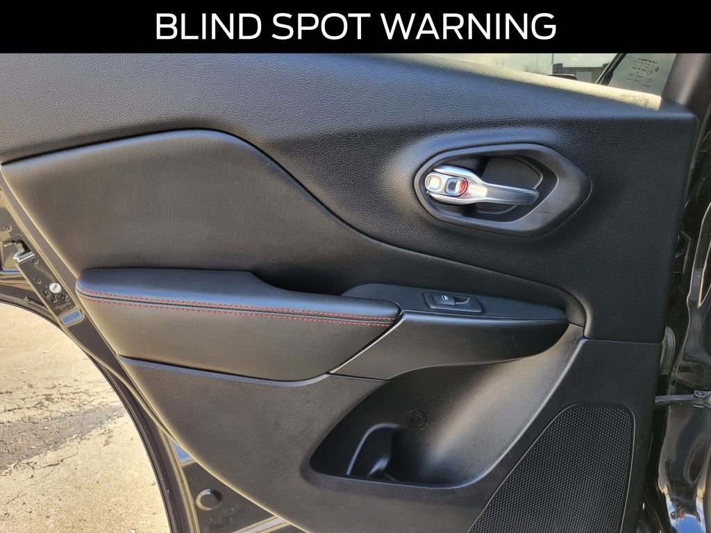 Used 2019 Jeep Cherokee Trailhawk image 14