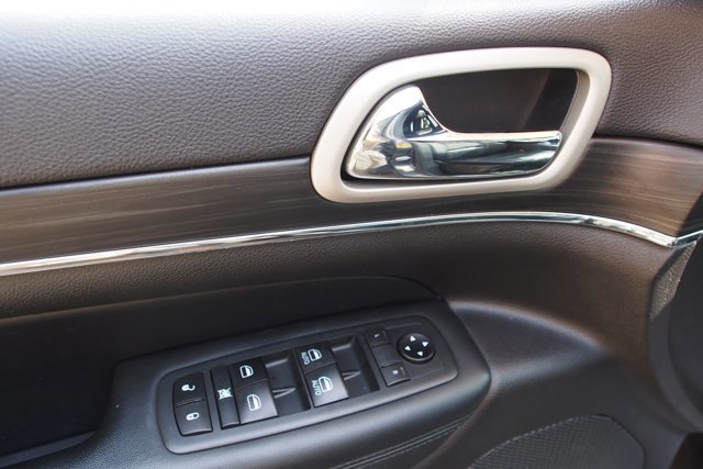 Used 2020 Jeep Grand Cherokee Limited image 19