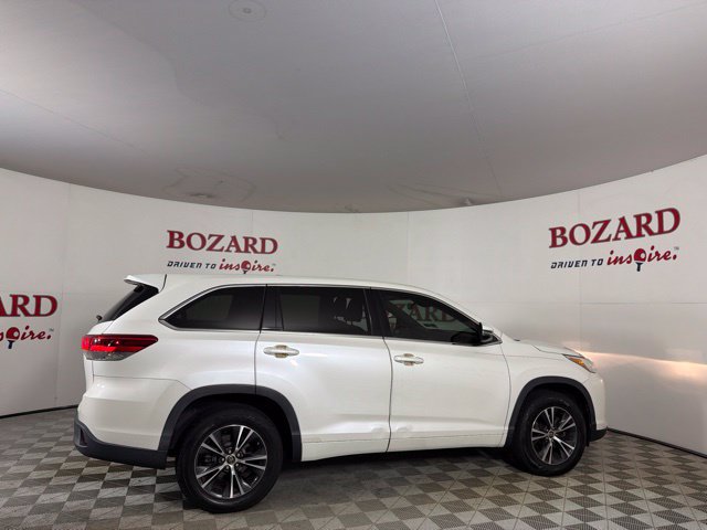 Used 2017 Toyota Highlander LE FWD image 17