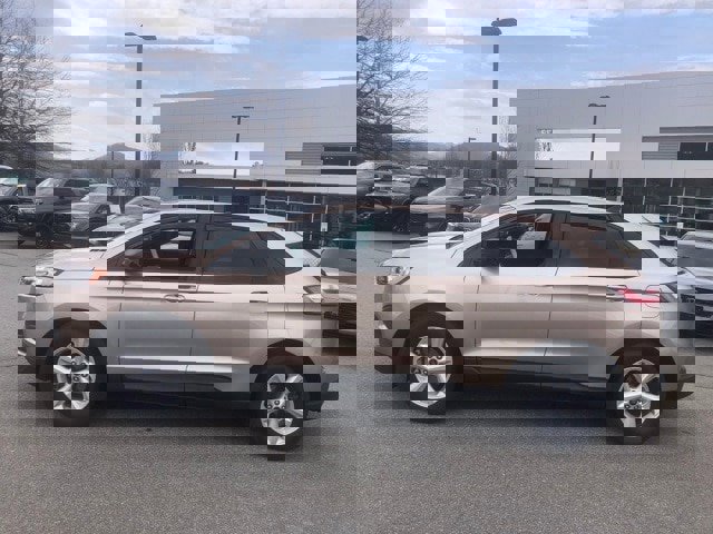 Certified 2020 Ford Edge SE image 3