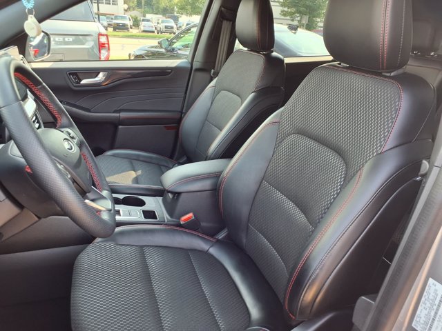 Certified 2024 Ford Escape ST-Line w/ Tech Pack #1 AWD/4WD image 4