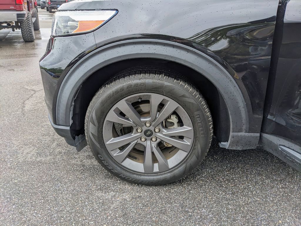 Certified 2022 Ford Explorer XLT w/ Equipment Group 202A image 35