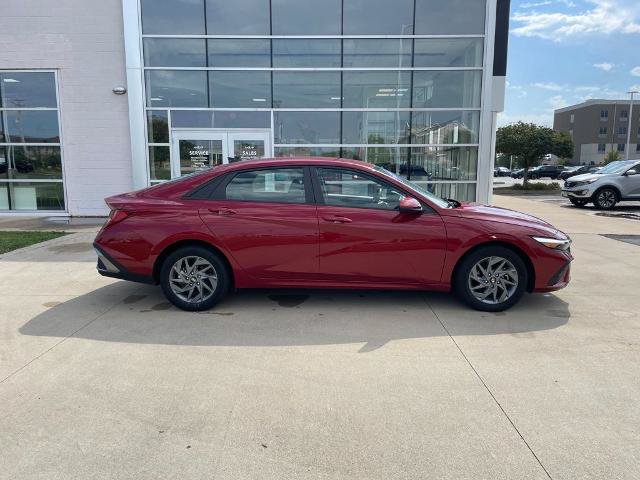 Used 2024 Hyundai Elantra Blue FWD image 4