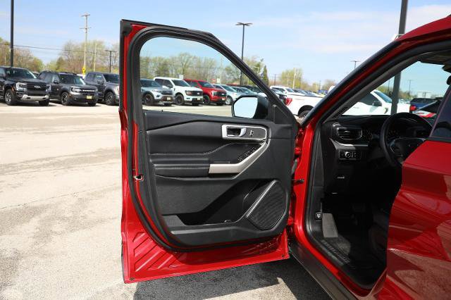 Certified 2023 Ford Explorer XLT w/ Equipment Group 202A image 23
