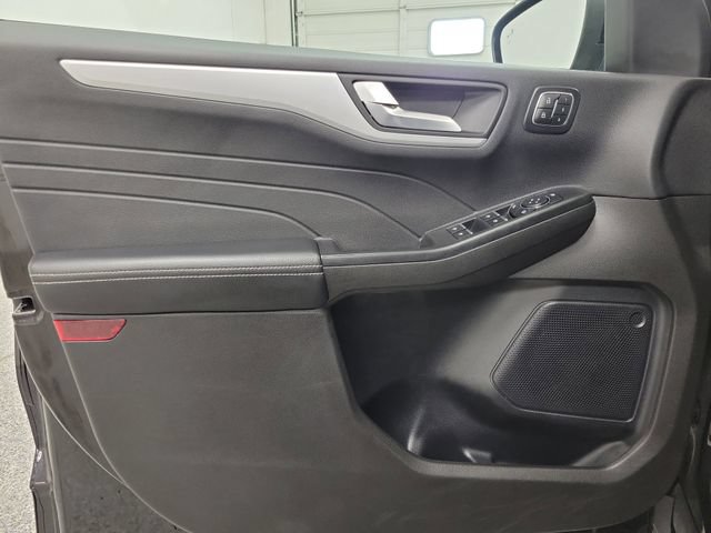 Certified 2025 Ford Escape Platinum AWD/4WD image 16