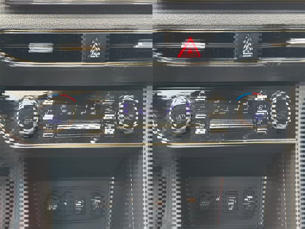 Used 2023 Hyundai Sonata Limited w/ Preferred Accessory Package image 27