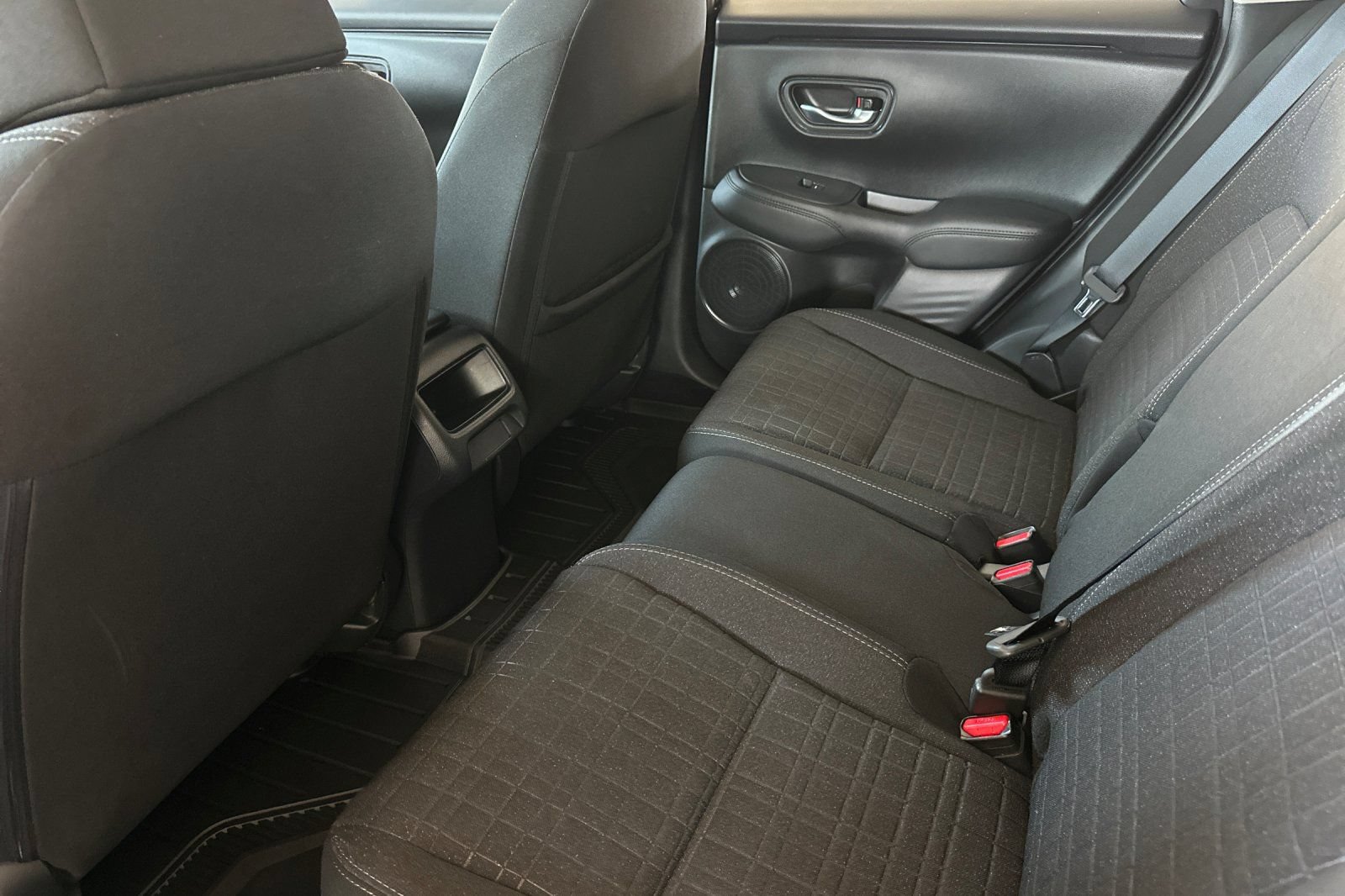 Used 2025 Honda HR-V LX image 11