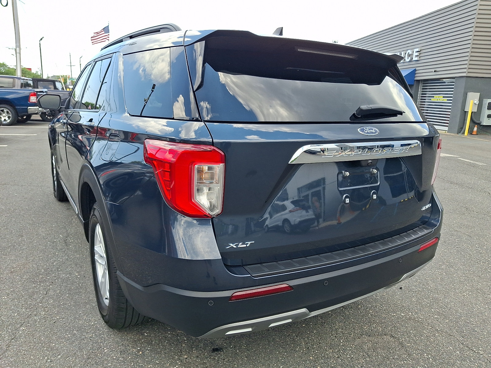 Certified 2024 Ford Explorer XLT w/ Equipment Group 202A AWD/4WD image 8