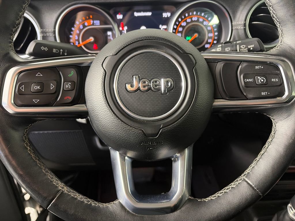 Used 2018 Jeep Wrangler Unlimited Sahara w/ Cold Weather Group AWD/4WD image 16