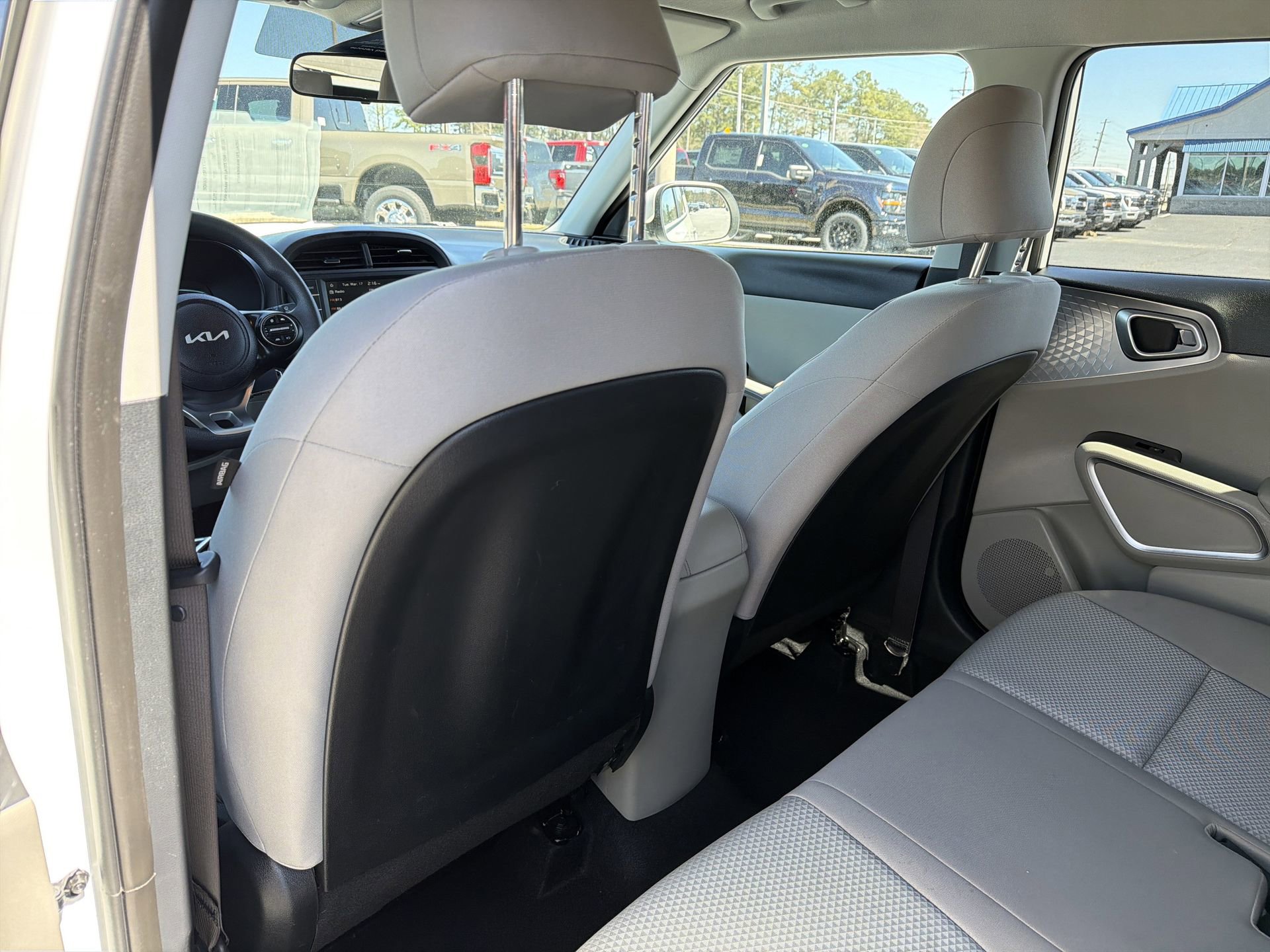 Used 2025 Kia Soul LX w/ LX Technology Package image 18