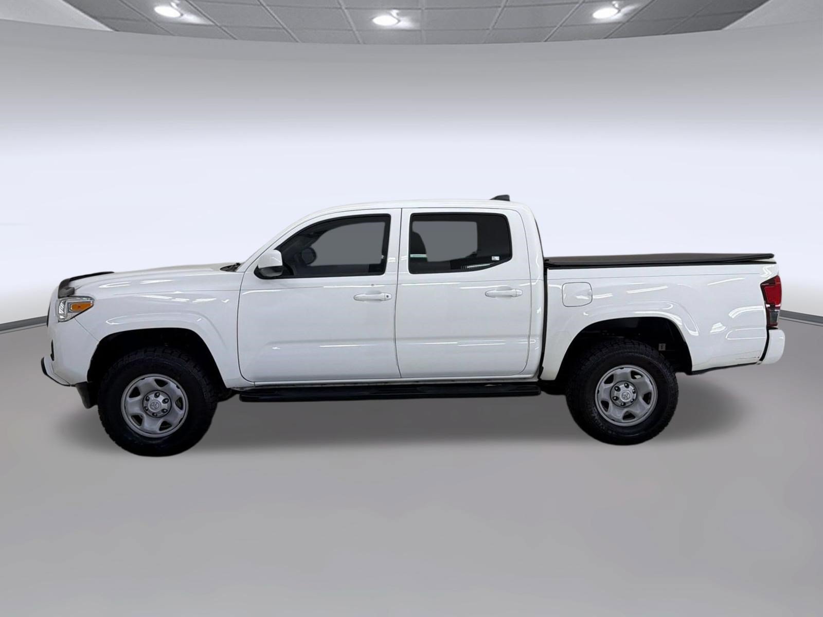 Used 2022 Toyota Tacoma SR AWD/4WD image 2