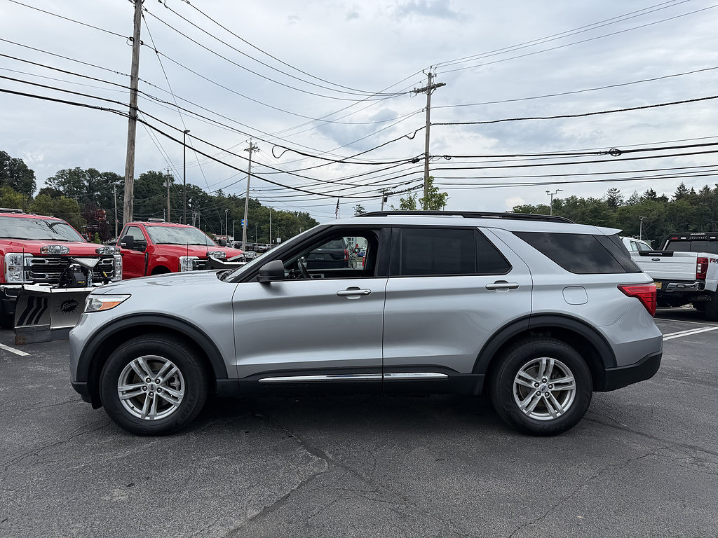 Certified 2023 Ford Explorer XLT w/ Equipment Group 202A AWD/4WD image 4