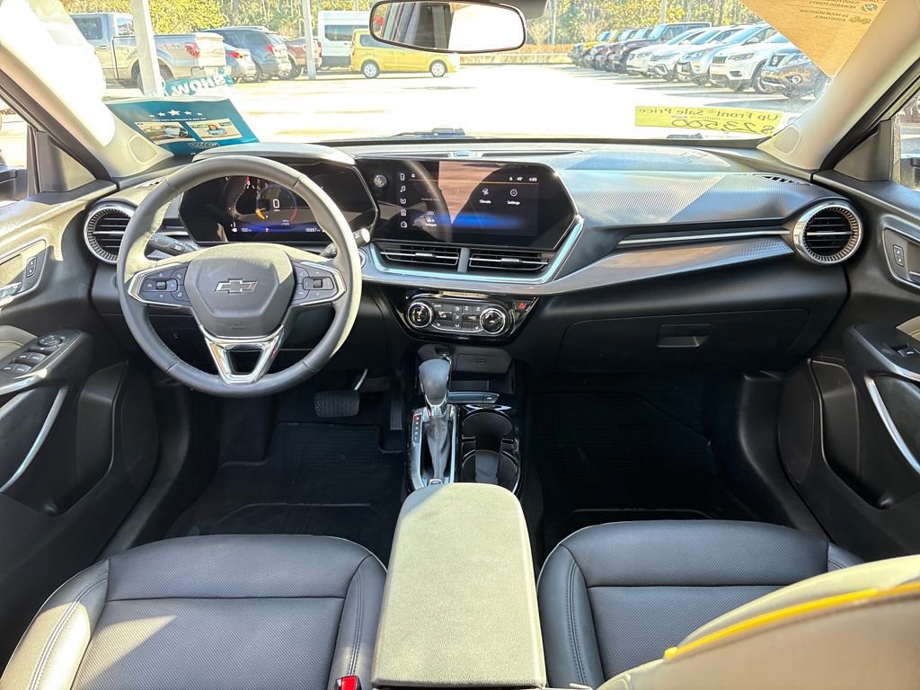 Used 2025 Chevrolet Trax ACTIV image 11