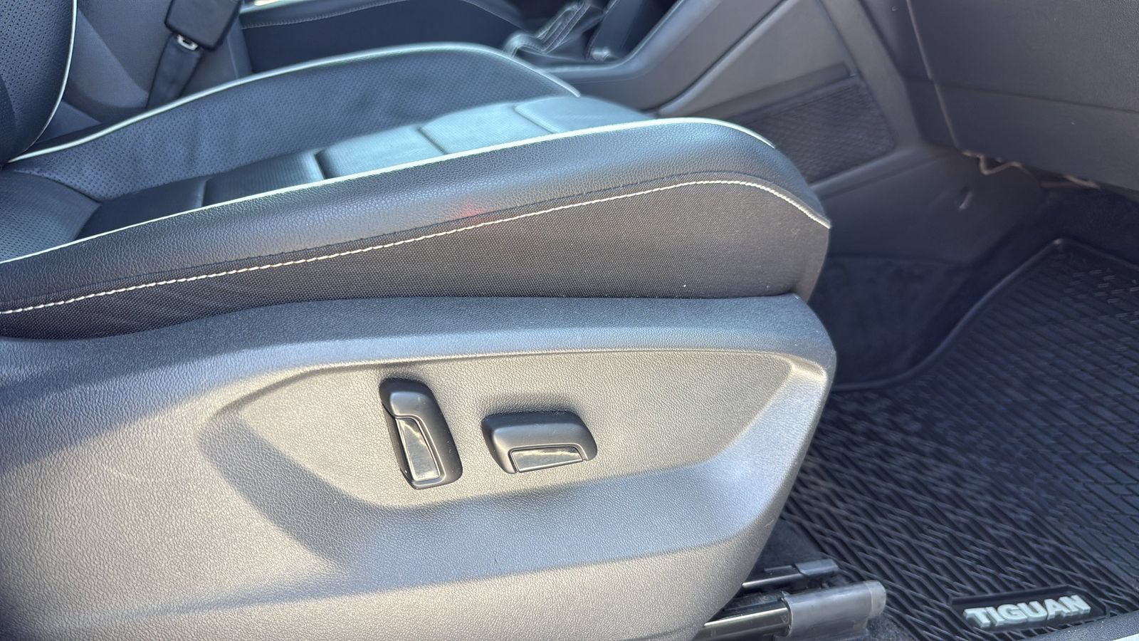 Used 2024 Volkswagen Tiguan SEL R-Line AWD/4WD image 24