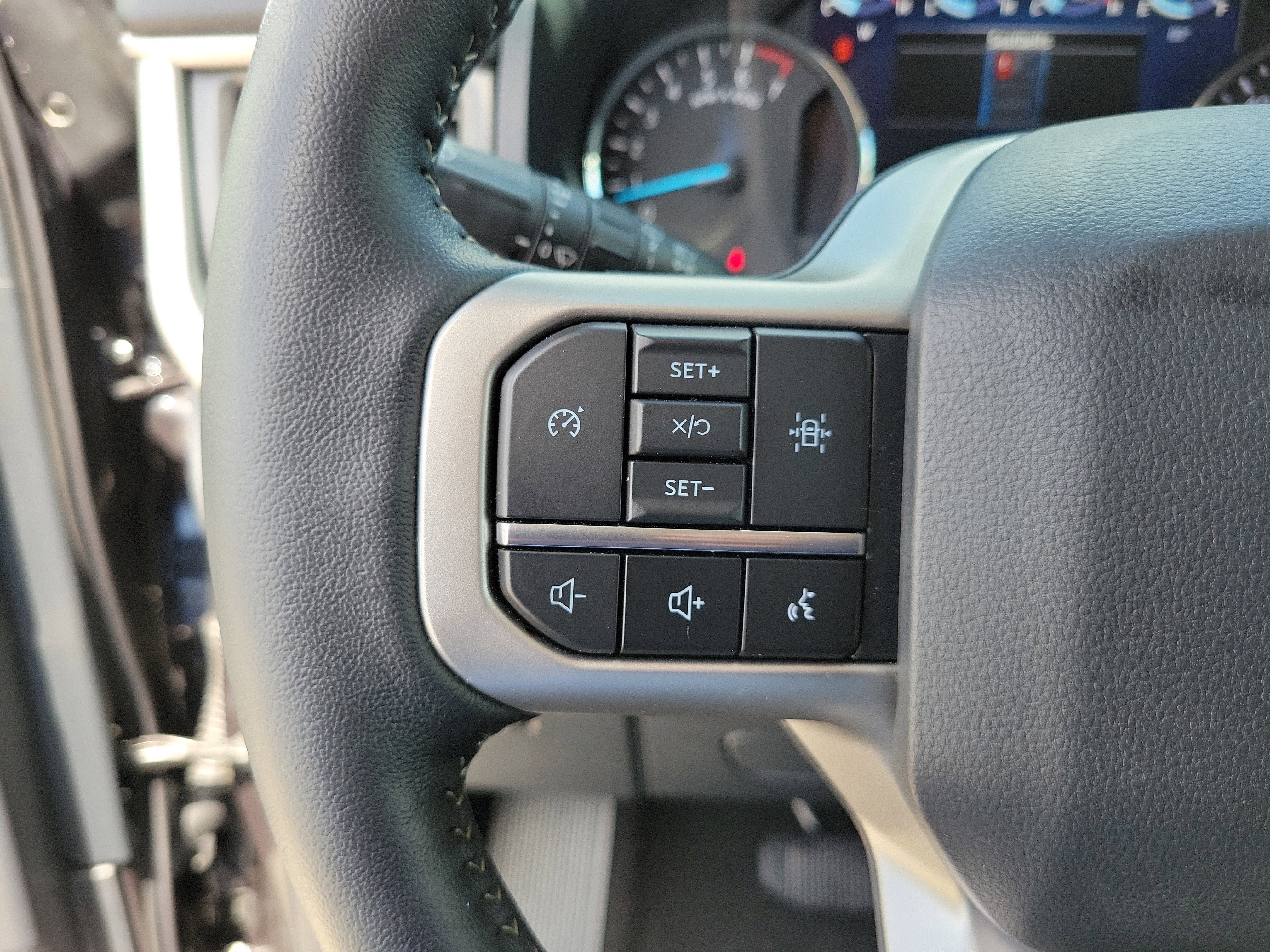 Certified 2024 Ford Expedition Max XLT RWD image 24