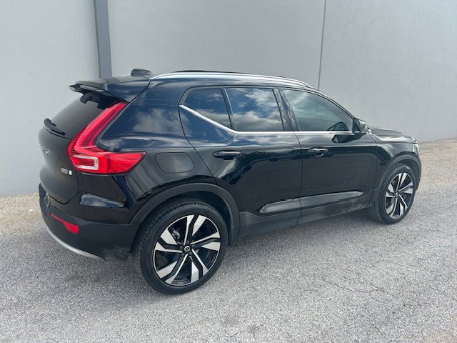 Used 2023 Volvo XC40 B5 Ultimate w/ Protection Package Premier AWD/4WD image 2