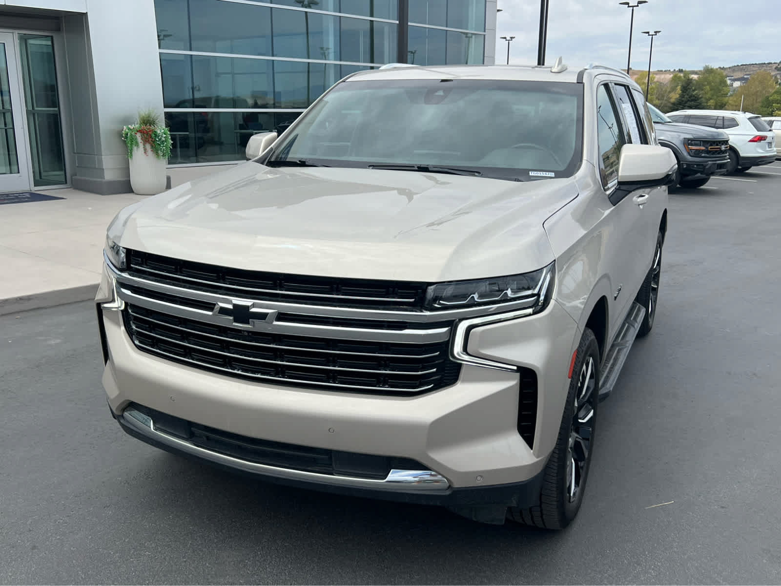 Used 2022 Chevrolet Tahoe LT w/ LT Signature Plus Package AWD/4WD image 2