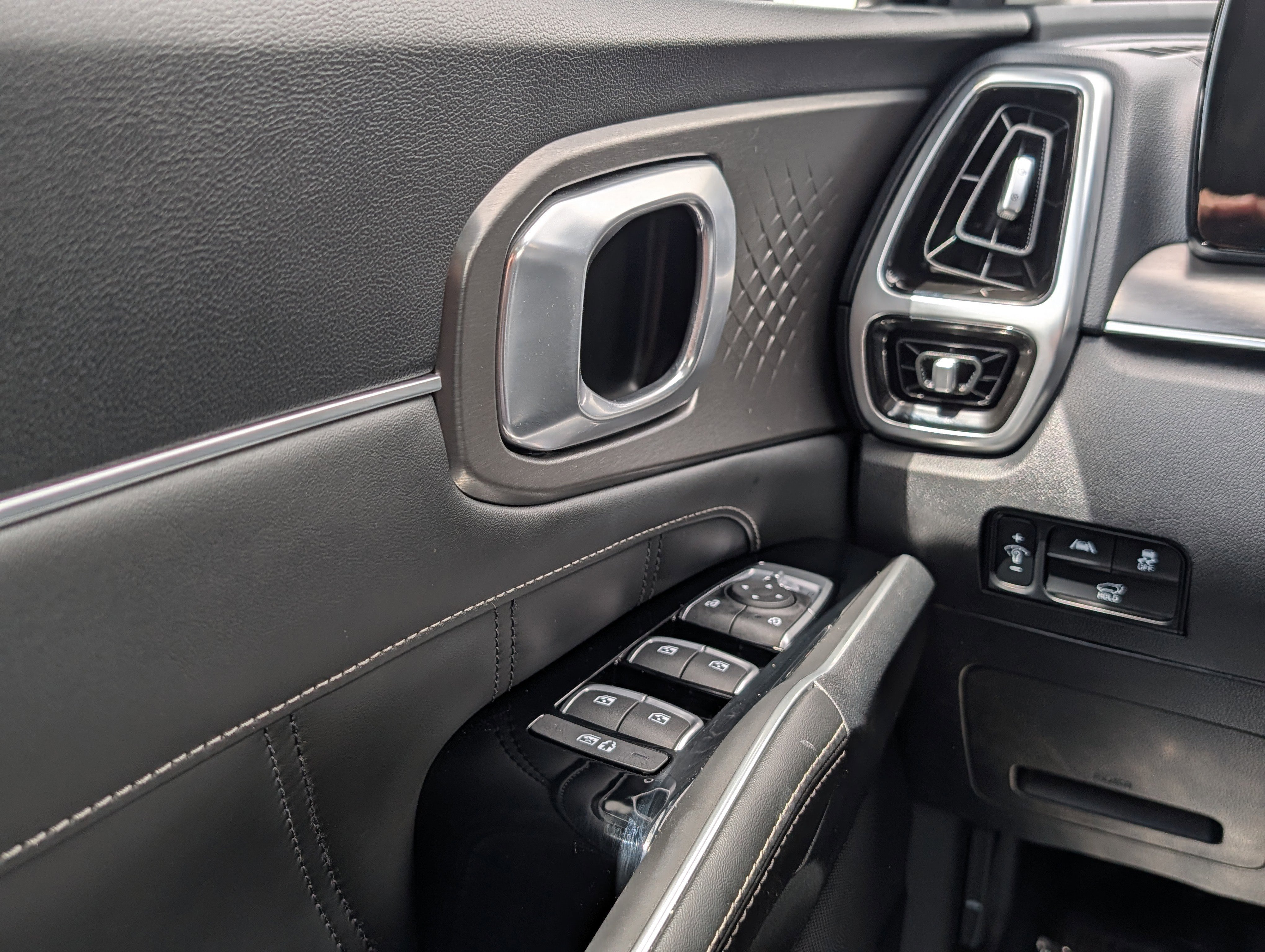 Used 2021 Kia Sorento SX image 26