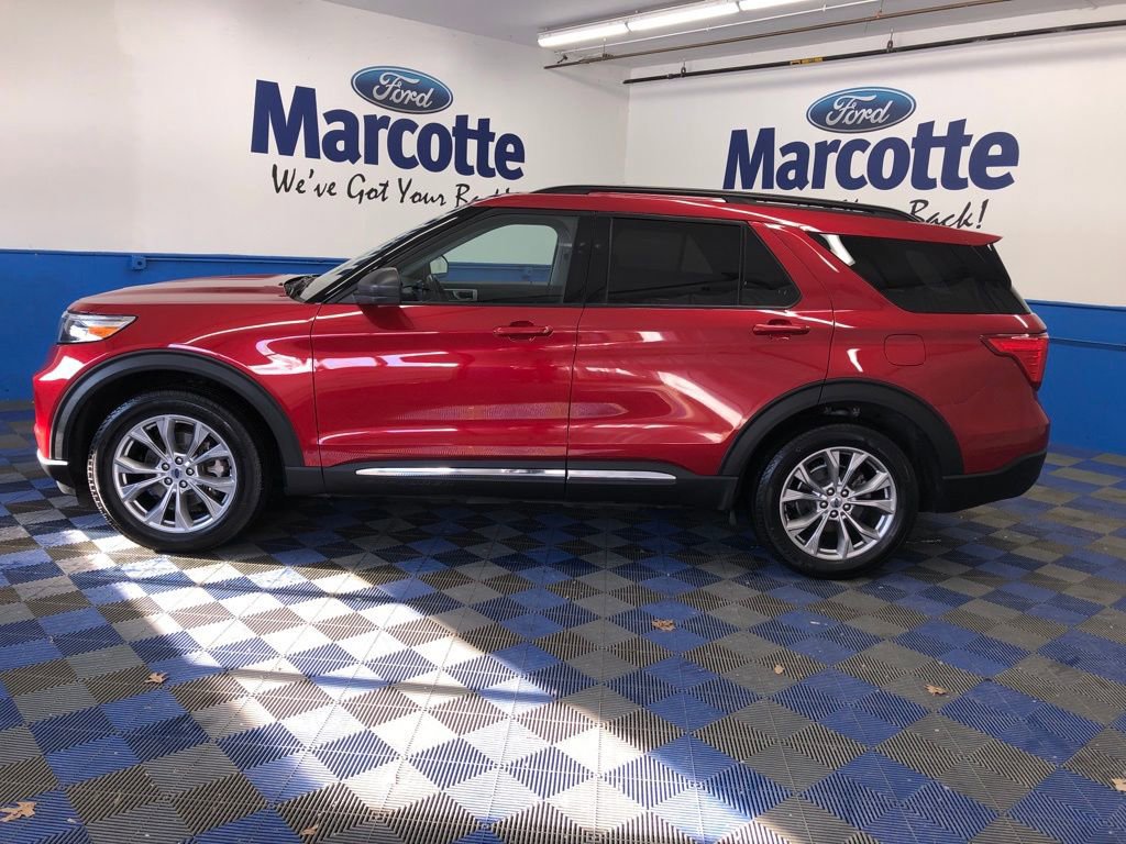 Certified 2022 Ford Explorer XLT w/ Equipment Group 202A image 2