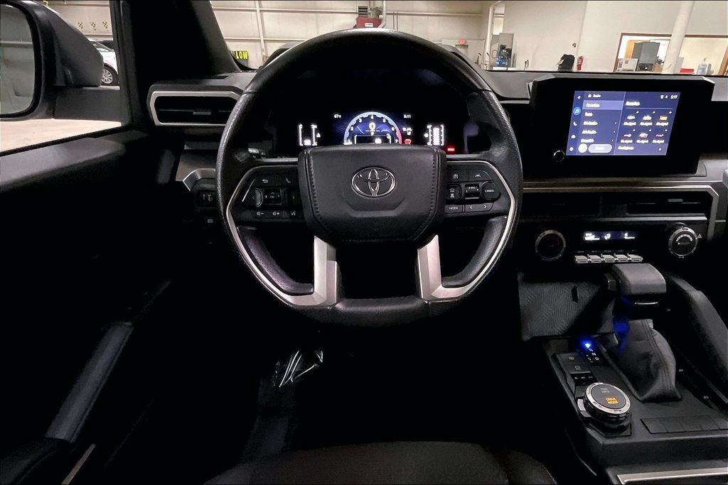 Used 2025 Toyota 4Runner SR5 AWD/4WD image 5