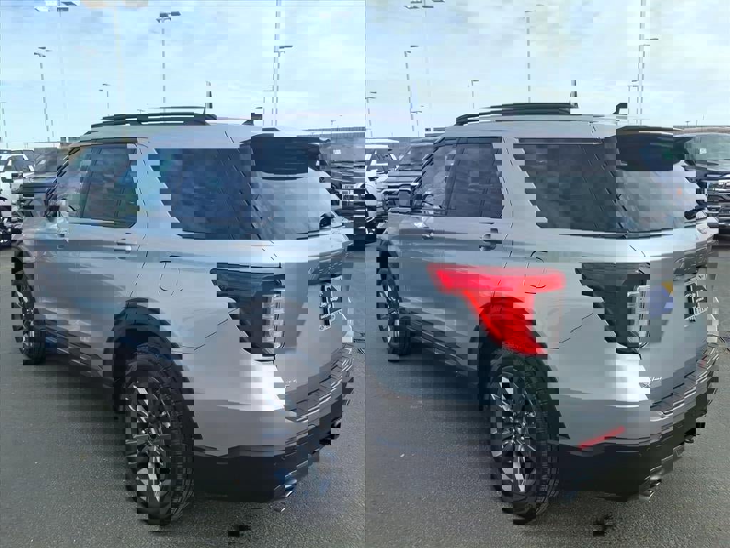 Certified 2023 Ford Explorer XLT w/ Equipment Group 202A image 3