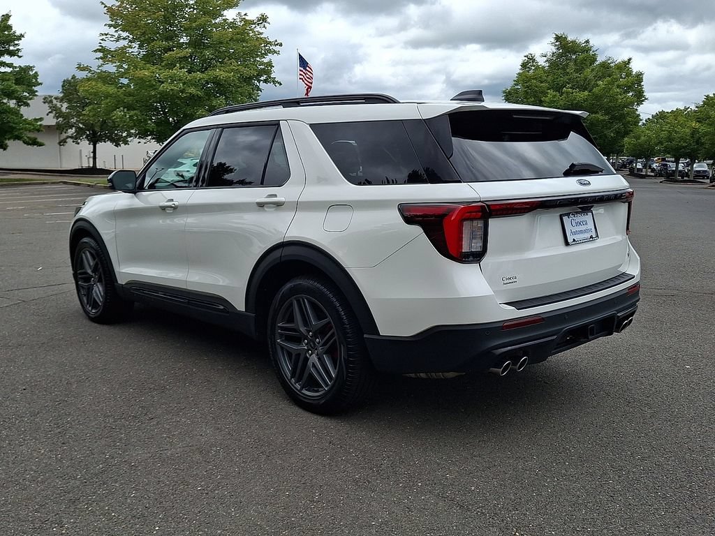 Certified 2025 Ford Explorer ST AWD/4WD image 7