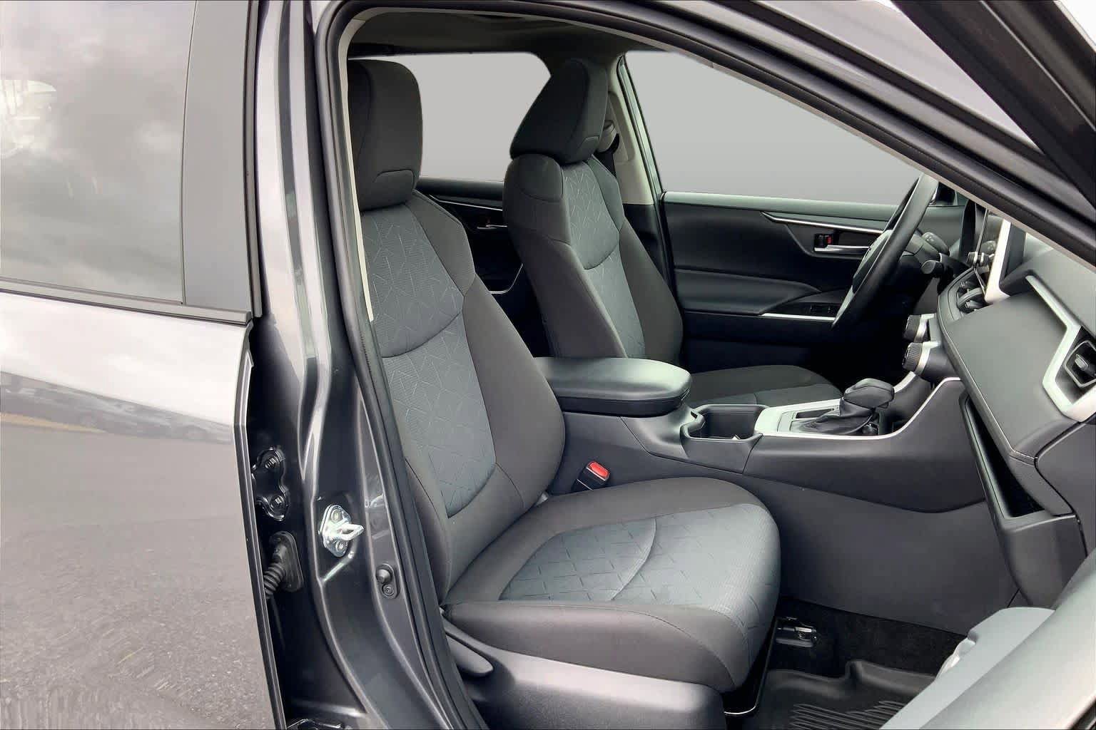 Used 2025 Toyota RAV4 XLE w/ Convenience Package FWD image 9