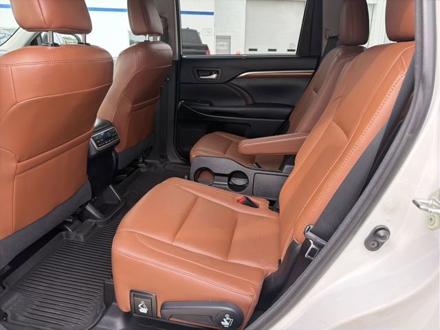 Used 2017 Toyota Highlander Limited Platinum image 20