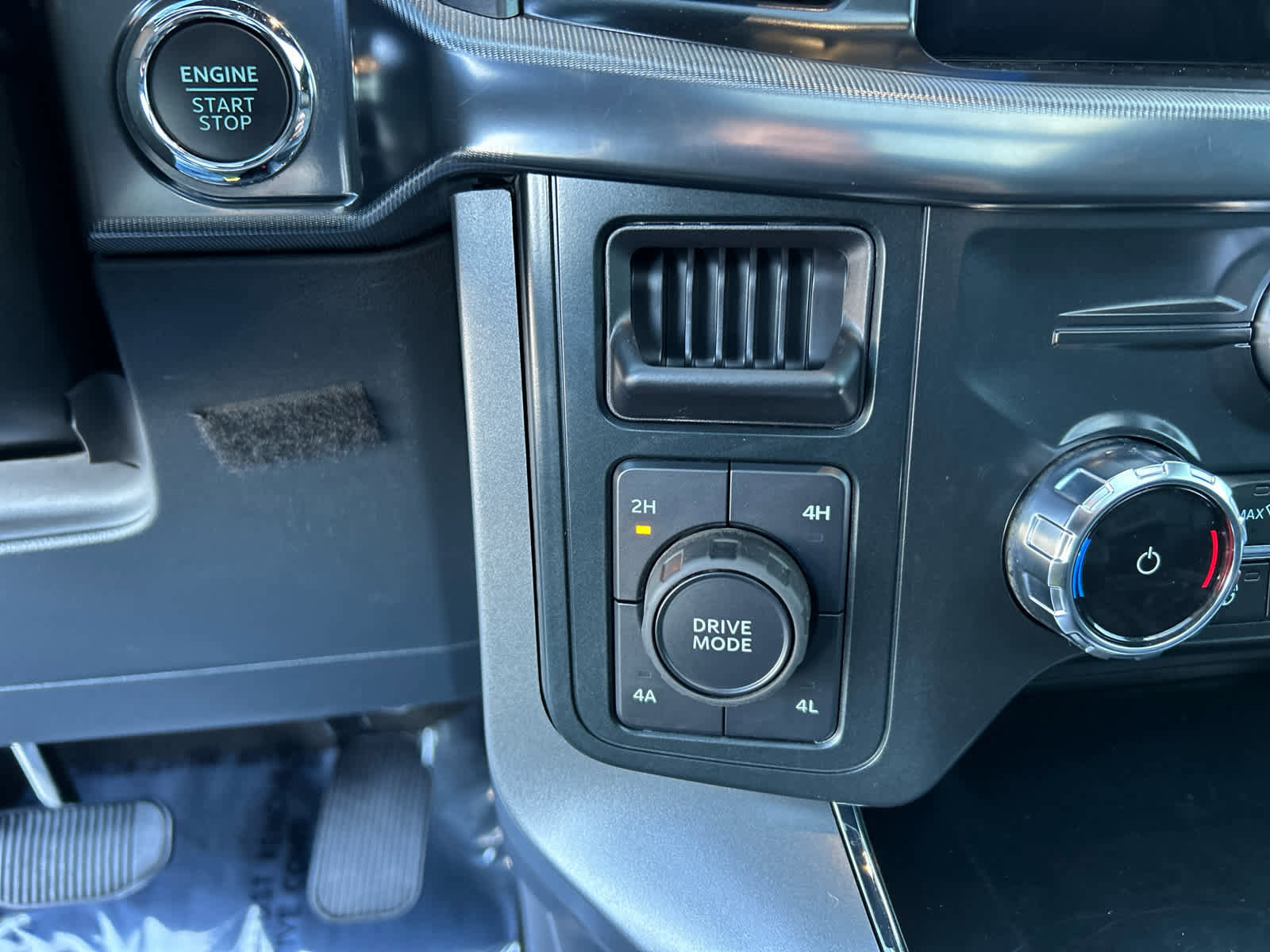 Certified 2025 Ford F150 Lariat image 33