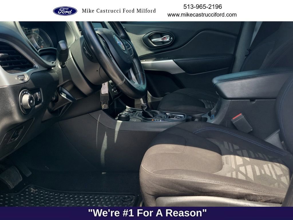 Used 2020 Jeep Cherokee Latitude AWD/4WD image 23