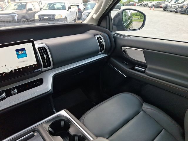 Certified 2025 Ford Expedition Active AWD/4WD image 23