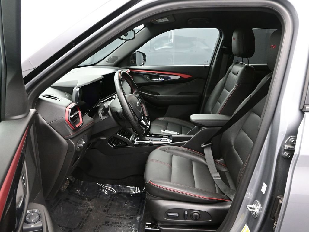 Used 2025 Chevrolet TrailBlazer RS w/ Convenience Package FWD image 13