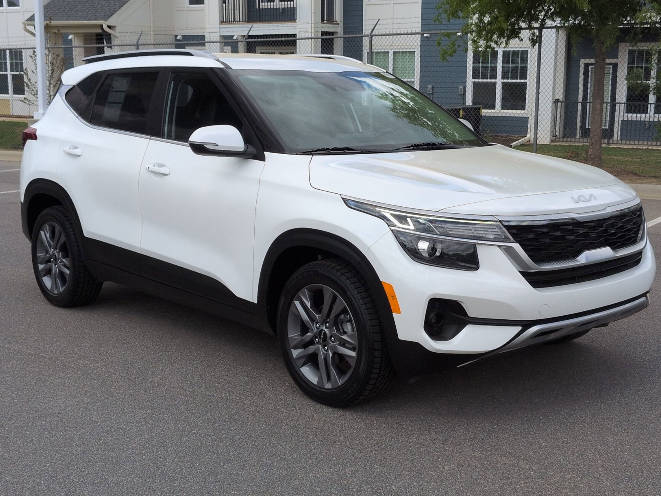 Used 2023 Kia Seltos S w/ Navigation Package image 7