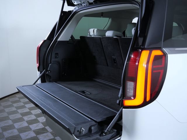 Certified 2025 Ford Expedition Platinum AWD/4WD image 8