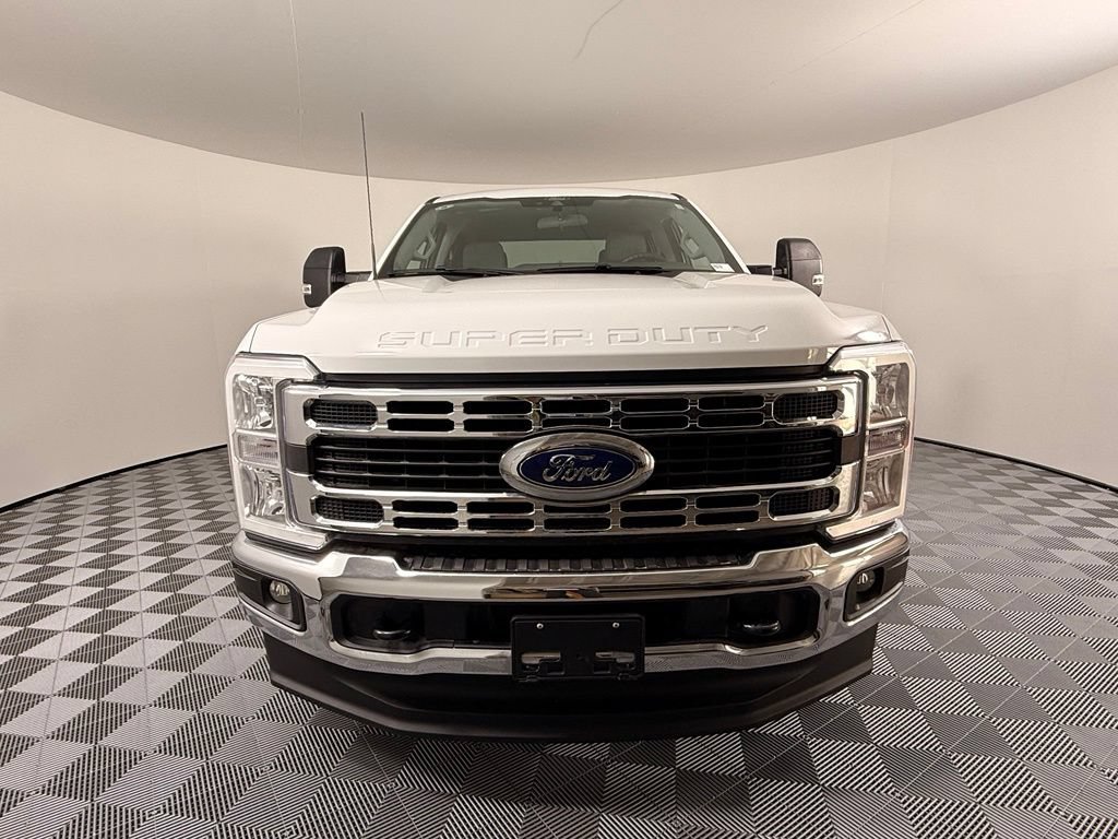 Certified 2025 Ford F250 XLT AWD/4WD image 3