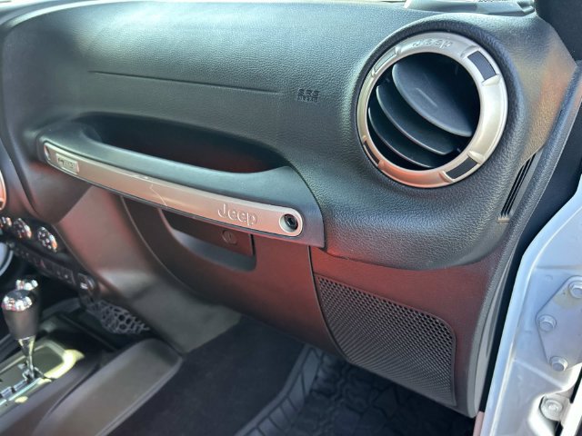 Used 2017 Jeep Wrangler Unlimited Sahara AWD/4WD image 28