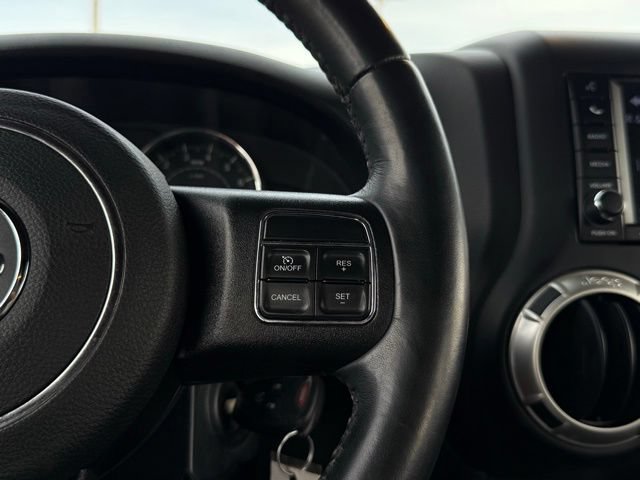 Used 2018 Jeep Wrangler Unlimited Sahara AWD/4WD image 8